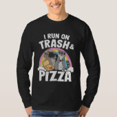 I Run On Trash And Pizza Rainbow Raccoon Tシャツ (正面)
