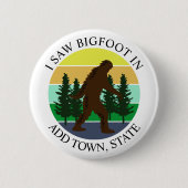 I Saw Bigfoot in (Add Town and State) Personalized 缶バッジ (正面)