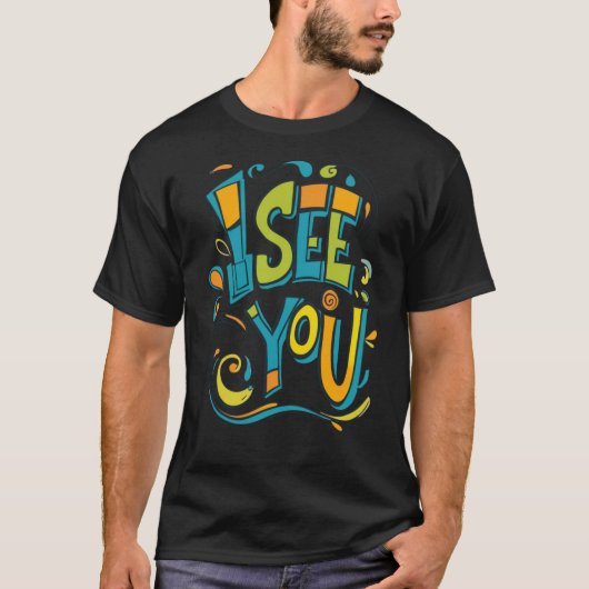 I See You – カラフルな渦巻きタイポグラフィTシャツ Tシャツ (正面)