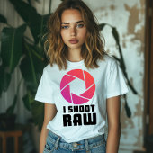 I Shoot Raw Tシャツ