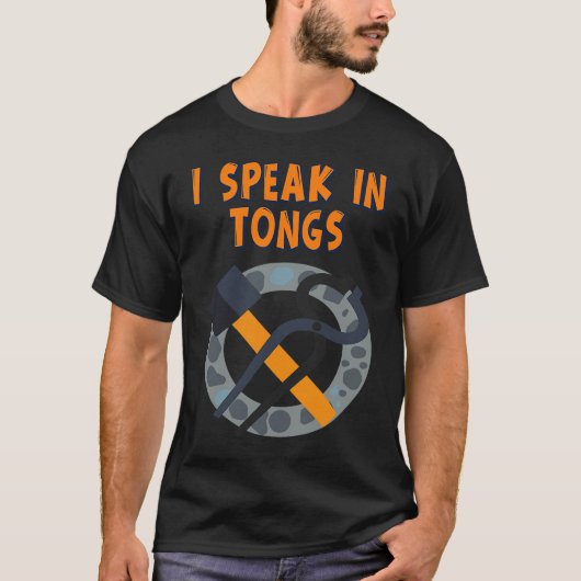 I Speak In Tongs Blacksmith Humor Saying Tシャツ (正面)