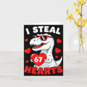 I Steal 67 Hearts Funny 67 Valentine Dinosaur Men  カード (黄色い花)
