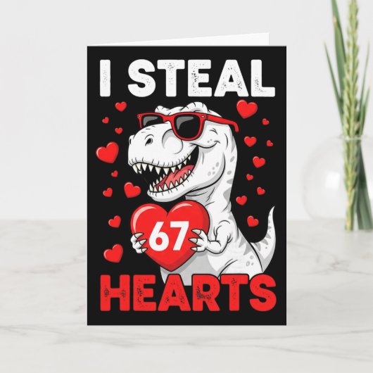 I Steal 67 Hearts Funny 67 Valentine Dinosaur Men  カード (正面)