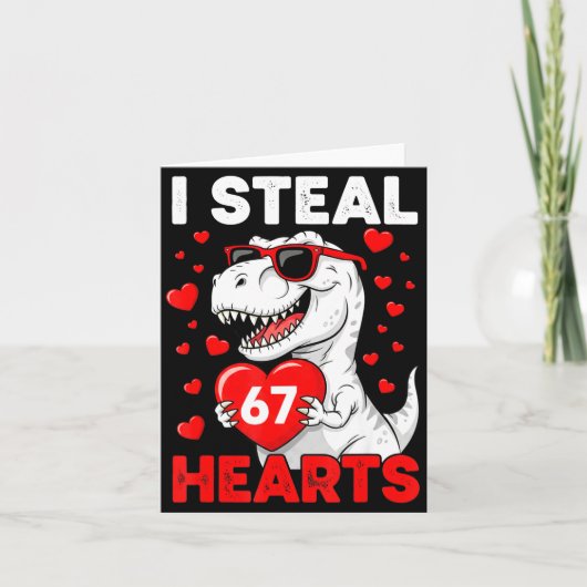 I Steal 67 Hearts Funny 67 Valentine Dinosaur Men  カード (正面)