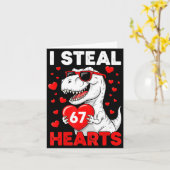 I Steal 67 Hearts Funny 67 Valentine Dinosaur Men  カード (黄色い花)