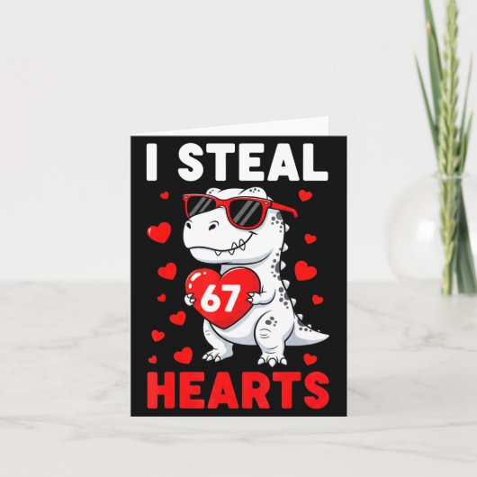 I Steal 67 Hearts Funny 67 Valentine Dinosaur Men  カード (正面)