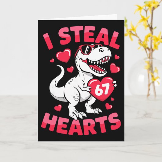 I Steal 67 Hearts Funny 67 Valentine Dinosaur Men  カード (黄色い花)