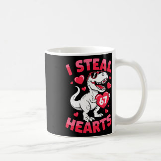 I Steal 67 Hearts Funny 67 Valentine Dinosaur Men コーヒーマグカップ
