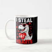 I Steal 67 Hearts Funny 67 Valentine Dinosaur Men  コーヒーマグカップ (左)
