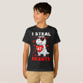 I Steal 67 Hearts Funny 67 Valentine Dinosaur Men  Tシャツ (正面フル)