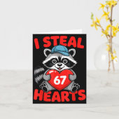 I Steal 67 Hearts Funny 67 Valentine Raccoon Men B カード (黄色い花)