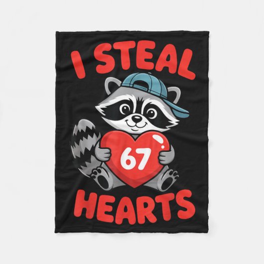 I Steal 67 Hearts Funny 67 Valentine Raccoon Men B フリースブランケット (正面)