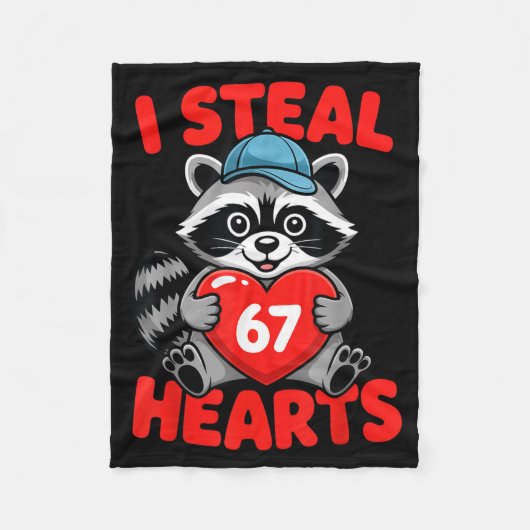 I Steal 67 Hearts Funny 67 Valentine Raccoon Men B フリースブランケット (正面)
