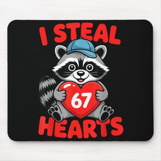 I Steal 67 Hearts Funny 67 Valentine Raccoon Men B マウスパッド (正面)