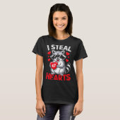 I Steal 67 Hearts Funny 67 Valentine Raccoon Men B Tシャツ (正面フル)