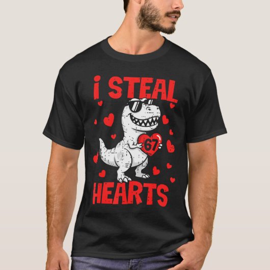 I Steal 67 Hearts T-rex Six Seven Valentines Day B Tシャツ (正面)