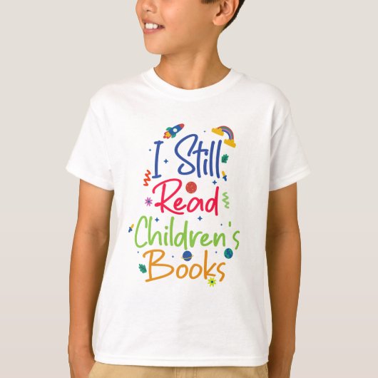 I Still Read Childrens Books Tシャツ (正面)