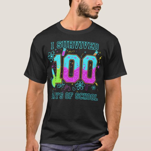 I Survived 100 Days of School Science Teacher Tシャツ (正面)