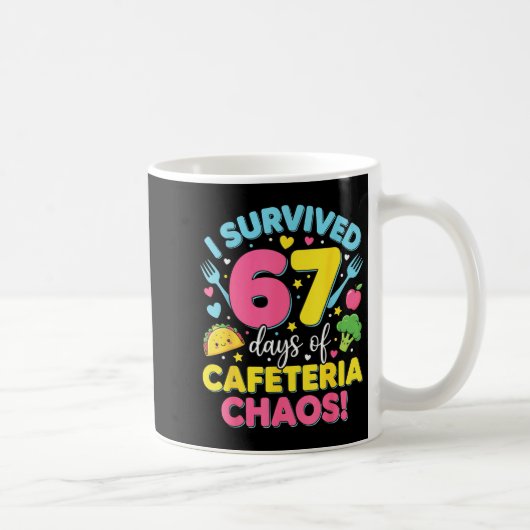 I Survived 67 Days Of Cafeteria Chaos Meme コーヒーマグカップ (右)