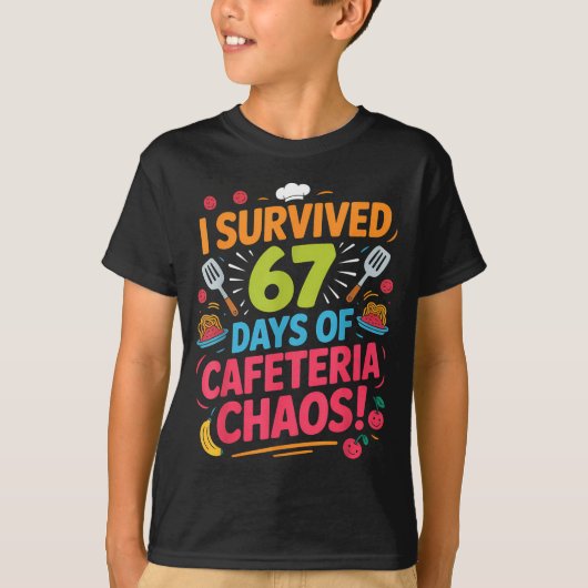 I Survived 67 Days Of Cafeteria Chaos Staff Lunch  Tシャツ (正面)