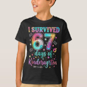 I Survived 67 Days Of Kindergarten Funny Six Seven Tシャツ (正面)