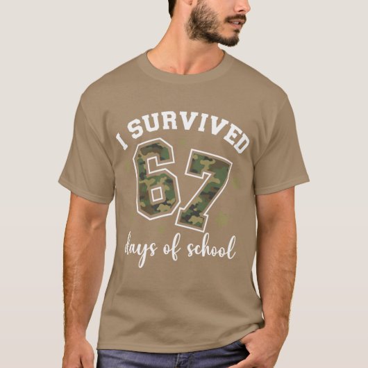 I Survived 67 Days of School Camo Si Seven 67 Meme Tシャツ (正面)