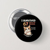 I Survived 67 Days Of School Cat It's Fine Six Sev 缶バッジ (正面&裏面)