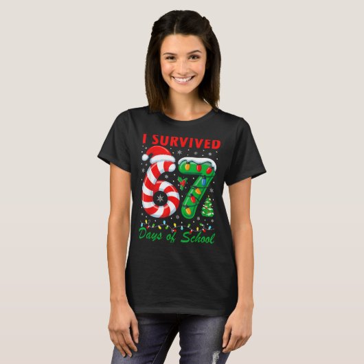 I Survived 67 Days Of School Christmas Candy Cane  Tシャツ (正面フル)