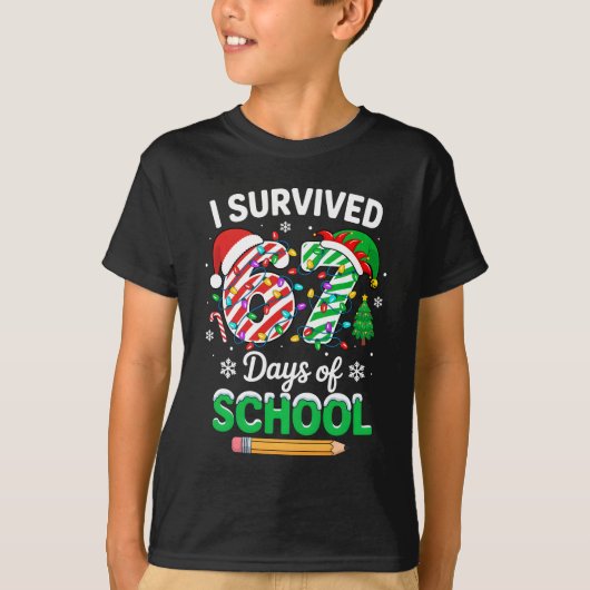I Survived 67 Days Of School Christmas Teachers St Tシャツ (正面)