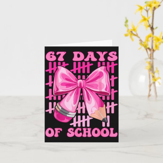 I Survived 67 Days Of School Cool Teacher Design  カード (黄色い花)