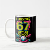 I Survived 67 Days Of School Funny 67 Baseball Sli コーヒーマグカップ (左)