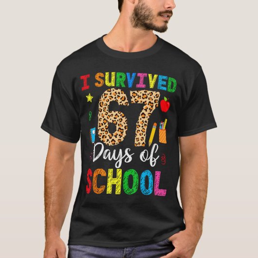 I Survived 67 Days Of School Funny 67 Teacher Stud Tシャツ (正面)