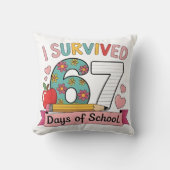 I Survived 67 Days of School Funny 67 Teachers Stu クッション (正面)