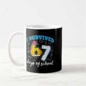 I Survived 67 Days Of School Funny 67 Teachers Stu コーヒーマグカップ (左)