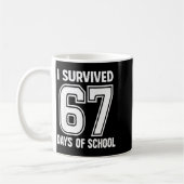 I Survived 67 Days Of School Funny 67 Teachers Stu コーヒーマグカップ (左)