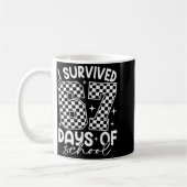 I Survived 67 Days Of School Funny 67 Teachers Stu コーヒーマグカップ (左)