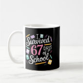 I Survived 67 Days Of School Funny 67 Teachers Stu コーヒーマグカップ (左)