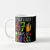 I Survived 67 Days Of School Funny 67 Teachers Stu コーヒーマグカップ (左)