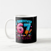 I Survived 67 Days Of School Funny 67 Teachers Stu コーヒーマグカップ (左)