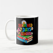 I Survived 67 Days Of School Funny 67 Teachers Stu コーヒーマグカップ (左)