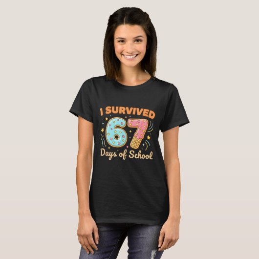 I Survived 67 Days Of School Funny 67 Teachers Stu Tシャツ (正面フル)