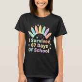I Survived 67 Days Of School Funny 67 Teachers Stu Tシャツ (正面)
