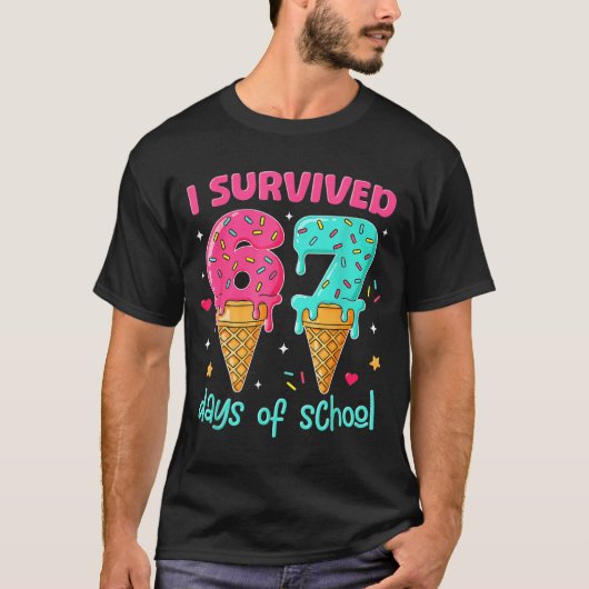 I Survived 67 Days Of School Funny 67 Teachers Stu Tシャツ (正面)