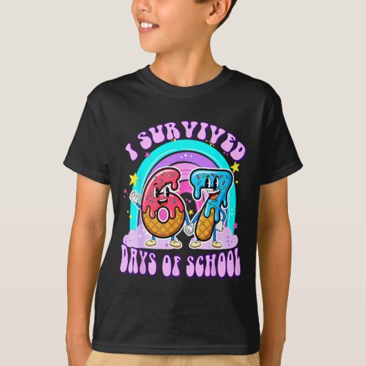 I Survived 67 Days Of School Funny 67 Teachers Stu Tシャツ (正面)