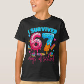 I Survived 67 Days Of School Funny 67 Teachers Stu Tシャツ (正面)
