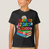 I Survived 67 Days Of School Funny 67 Teachers Stu Tシャツ (正面)