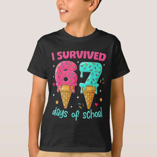 I Survived 67 Days Of School Funny 67 Teachers Stu Tシャツ (正面)
