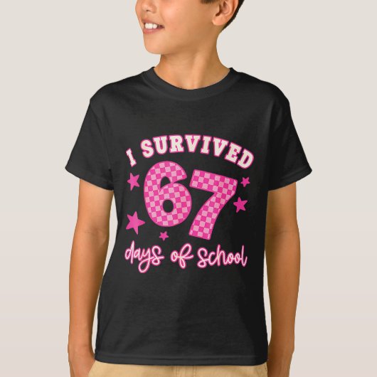 I Survived 67 Days Of School Funny 67 Teachers Stu Tシャツ (正面)