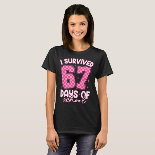 I Survived 67 Days Of School Funny 67 Teachers Stu Tシャツ (正面フル)