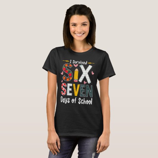 I Survived 67 Days Of School Funny 67 Teachers Stu Tシャツ (正面フル)